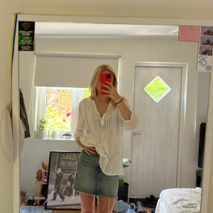 vit blus - aldrig använd