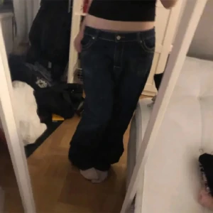 Baggy jeans - Mörkblå baggy jeans 💕 innerbenslängden - 83,5 cm, ytterbenslängden 106 cm, midja 40 cm 💕