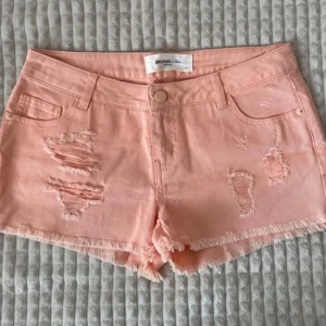 Korall shorts  - Shorts från Vera Moda i stolek 34☀️