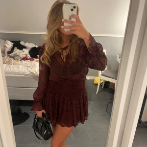 Klänning  - Jättesnygg klänning från zara🔥🔥