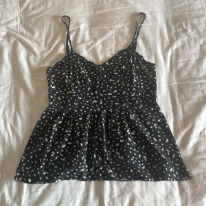 Sommartopp - jättesöt men säljer för den blivit för liten för mig💗