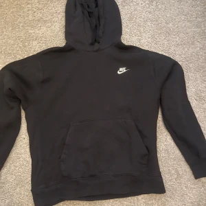  Hoodies  - Säljer 5 olika Hoosiers ifall du just vill ha en så är det bara att säga till. Kontakta ifall ni endast vill ha en hoodie  . Ingår inte frakt kostnad får