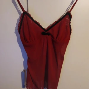 Nattlinne rött - Passar B-C kupa och storlek 36-38