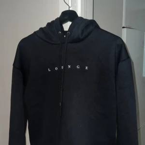 Lounge tröja - Endast använt fåtal gånger. Väldigt fint skick