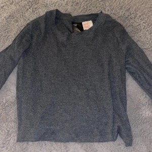  tröja -  gullig tröja ifrån h&m i gott skick och har haft på mig inte mer än 5 gånger😍