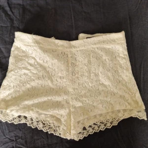 Shorts - Shorts i storlek 38. 