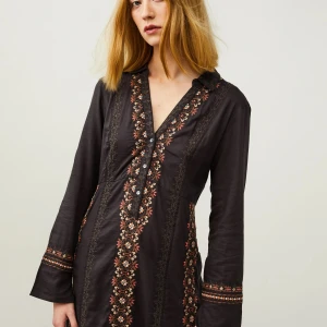 Ny! Odd Molly klänning  - Så vacker klänning med smickrande passform, super fina broderier och detaljer. Från 2023 kollektion, ord pris ca 2500;-  stl 2 (M)