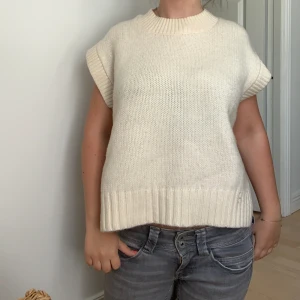 Stickad T-shirt  - Super skön, bara använd en gång!