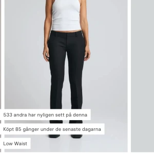 intressekoll på mina kostymbyxor från bikbok!! - säljer dessa jättefina byxor, då de är för små för mig. nya kostar 499, men säljer dessa för 300. de är i jättefint skick, som nya 💓 OBS. de är små i storleken så dessa passar en som är 32-34 vanligtvis