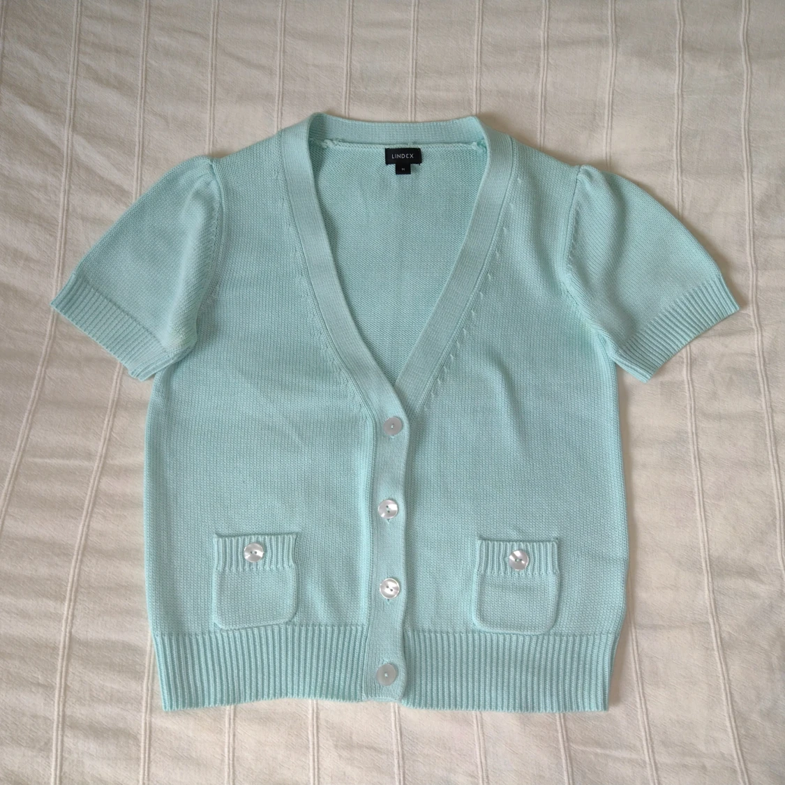 Kortärmad stickad kofta/tröja - storlek M - 90