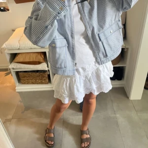 Randig jacka  - Använd en gång 