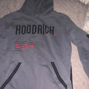 Hoodrich - Säljer denhär för den inte används längre🩷 jätte fin och ser typ ny ut!!