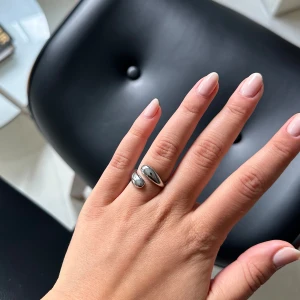 Justerbar ring - Superfin helt ny justerbar ring, 14K plätering🖤 smyckespåse medföljer