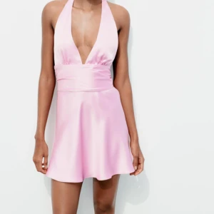 Zara klänning rosa - Aldrig använd  Nypris 399 Storlek s