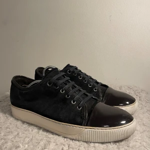 Lanvin skor  - Hej! Säljer nu dessa galet snygga lanvin skor. Skorna är i toppskick 8/10. Med skorna medföljer dustbag 