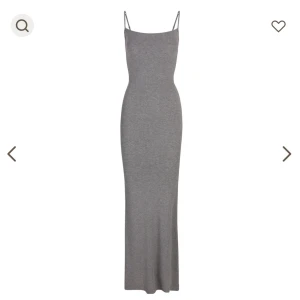 Skims klänning - Jättefin skimsklänning😊 Nypris 1050kr Säljer för 800kr(lägg gärna prisförslag) Använd enstaka gånger, som ny!!