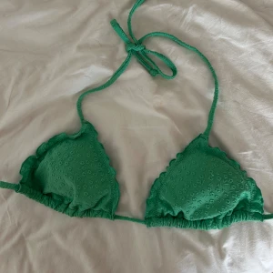 Bikini  - Säljer min gröna bikini från hm
