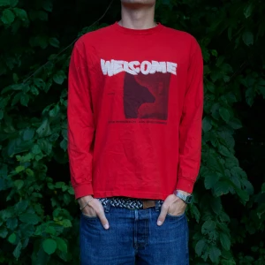 Longsleeve Welcome Tröja  - Skönt material Hör av er om frågor Modellen är 180cm