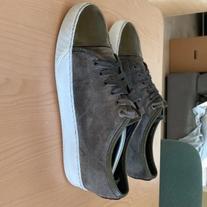 Lanvins - Hej! Säljer ett par stilrena Lanvins i nyskick som ej passade,kan bytas för klädesplagg eller skor,man får med box.