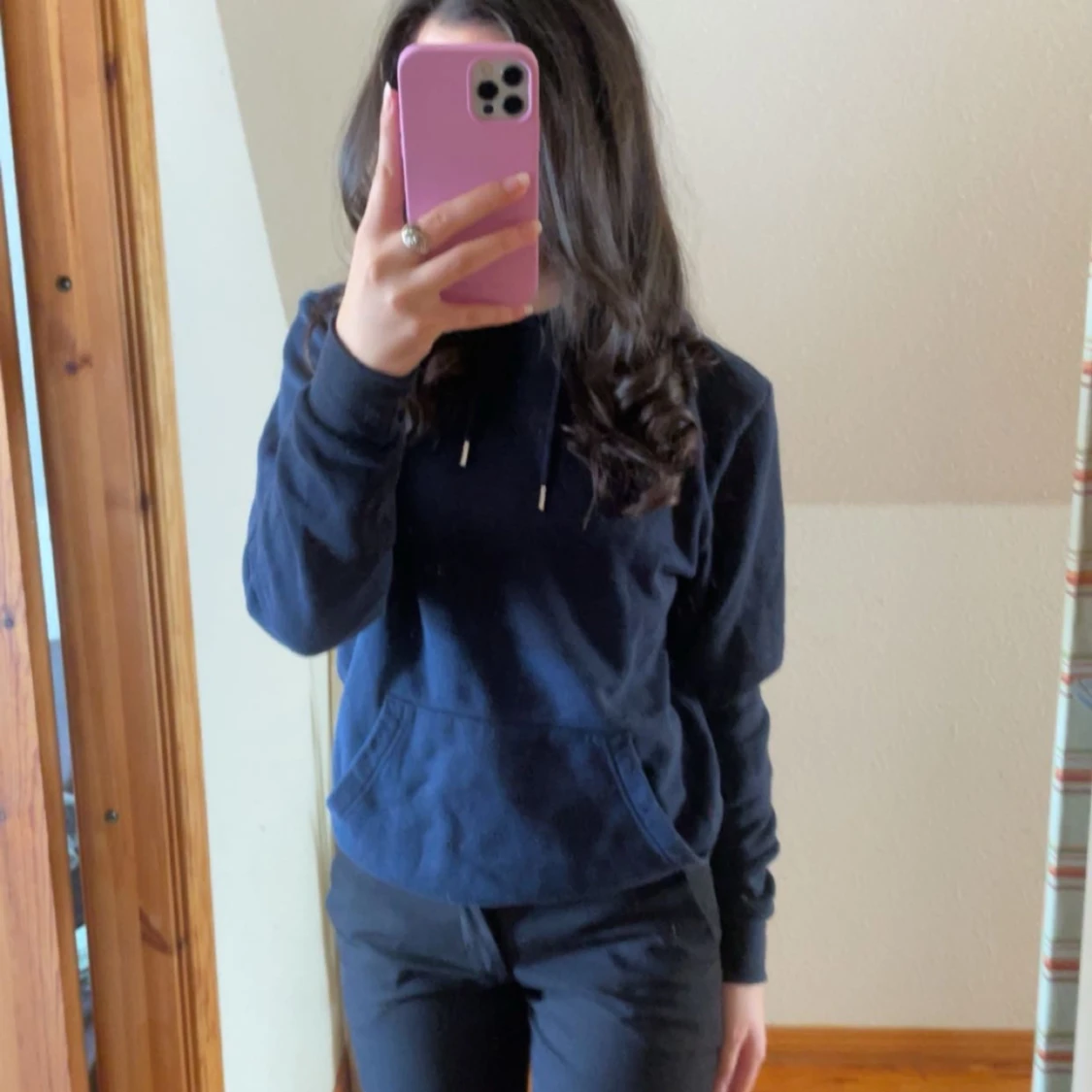 Marinblå hoodie