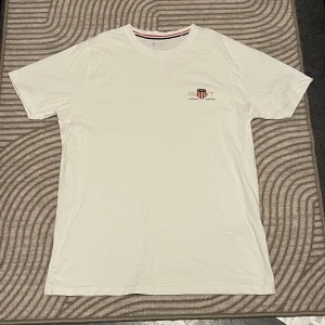 Gant T-shirt  - Helt ny säger för att den är för stor för mig storlek m