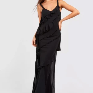 Lång volang klänning  - As snygg klänning helt oanvänd med prislapp kvar. Nypris: 784kr!