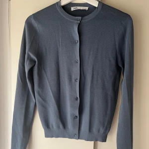 Tunn blå kofta från Zara - Endast testad. 