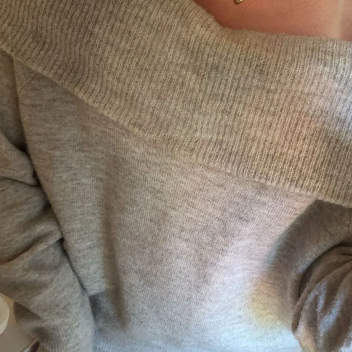 Off shoulder stickad tröja  - 90