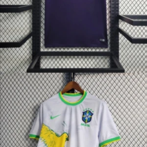 Fotbollstörja - Obs reserverad 2 st fotbollströjor storlek S.  Om någon skulle vara intresserad i denna kombo så hör av er så kan vi lösa en ny