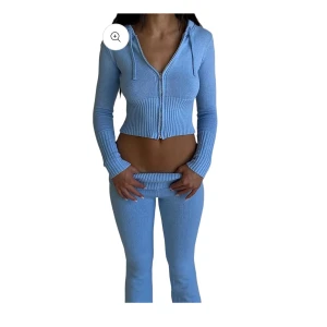 Ljusblått catania set!! - Använt max 3 gånger, säljes endast pga att de inte används längre 💓 Nyskick!! Kom privat för frågor/fler bilder  Pris kan även diskuteras vid snabb affär💓💓