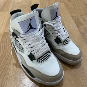 Air Jordan 4s military - Säljer dessa snygga militarys då dom inte används längre. Skick  7/10 OBS: pris kan diskuteras 