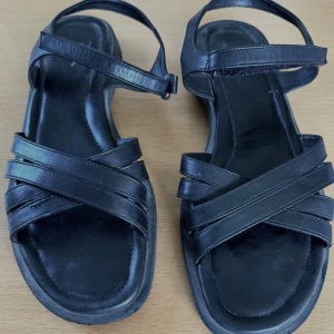 Ecco sandaler - Fina svarta Ecco sandaler strl 39. Använd bara ett fåtal gånger, är som nya.