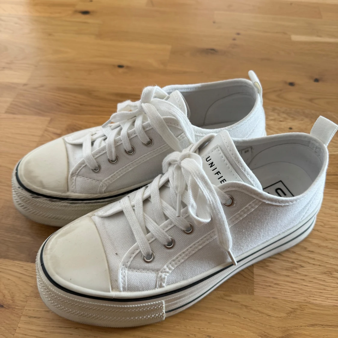 Skor från Unifield