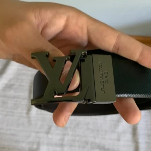LV Belte - Ser helt äkta ut, passar size L, M och S, skriv privat om ni är intresserade kan mötas upp i nacka i nacka anars fraktas den