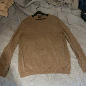 Oscar Jacobsson tröja ullblanding - En schyst Oscar jacobsson tröja i bra skick, i storleken xl