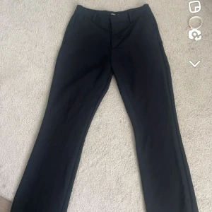 Kostymbyxor  - Säljer dessa kostymbyxor i storlek 40, har vanligtvis 36-38 och dom passar perfekt!