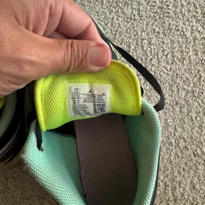 Jordans 1 - Förglada Jordans som var använda några par gåbger men är för stora.