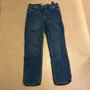 Zara jeans - Skitsnygga jeans som sitter väldigt bra på kroppen