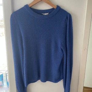 Stickad tröja  - Säljer denna stickade tröja från Cubus❤️