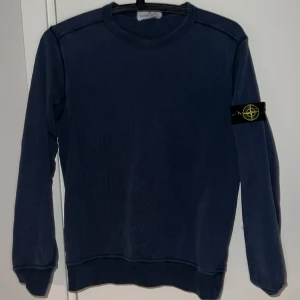 Stone island tröja - Bra skick använd runt 3-4 gånger passar mellan 165-170 