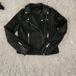 Bikerjacka - Mycket fint biker jacka, använd en gång