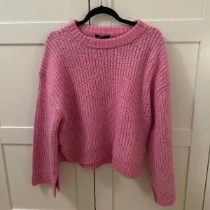 Trollhättan  - Säljer denna skickade tröja ifrån ginatricot. Aldrig använt. 100kr + frakt🩷