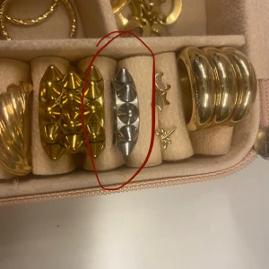 Edblad ring - En jätte fin ring som jag också kan tänkas byta mot guld då jag har bytt till det, väldigt bra skick och pris kan diskuteras 