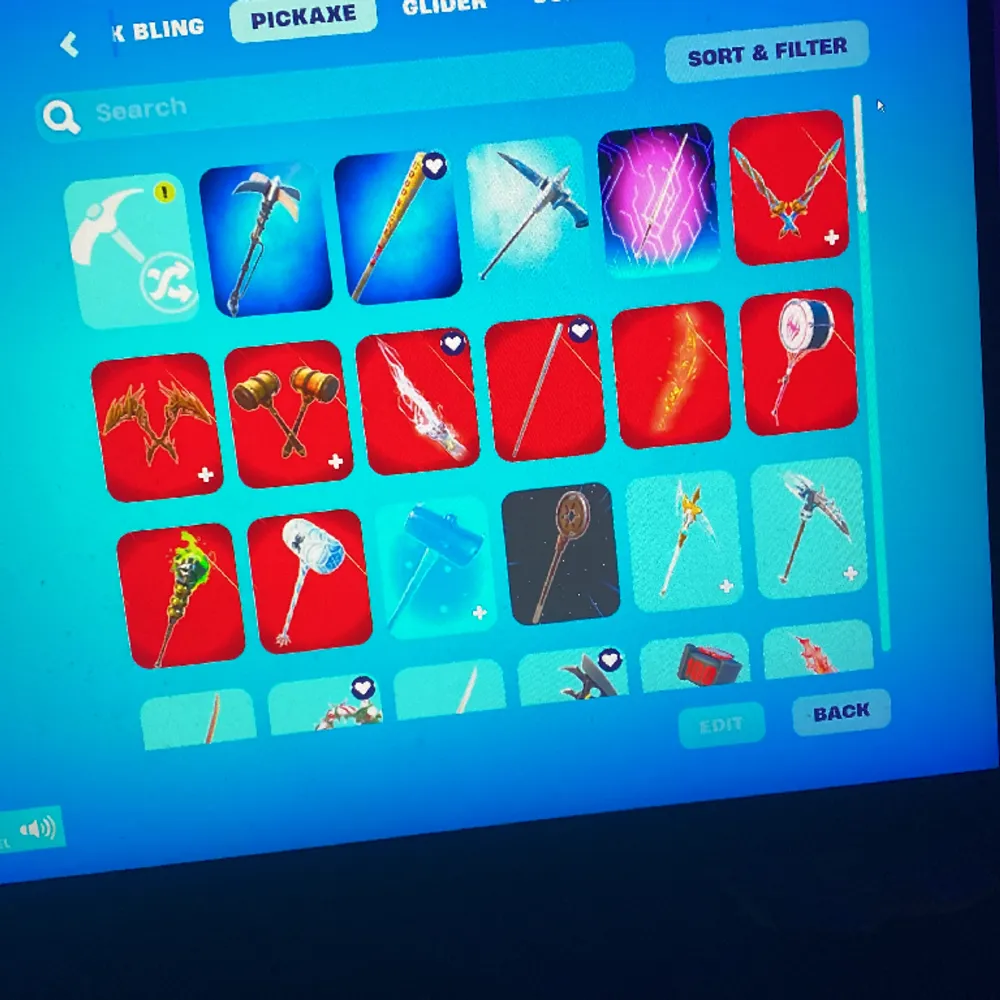 Många og skins/tryhardskins, 120+ pickaxes många tryhard. Kan skicka mera bilder osv. Övrigt.