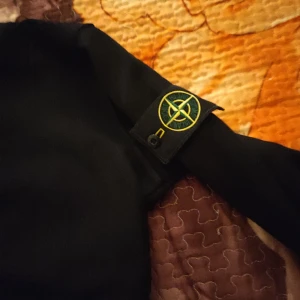 Stone Island hoodie  - Säljer nu min stone Island hoodie som jag fick i julklapp men den va lite för stor kom privat för mer information.