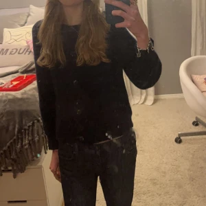 Selected femme kofta - Säljer denna så lyxiga snygga kofta från selected femme. Inköpspris 699 kr och använd ett fåtal gånger. Den är i storlek S men är lite mindre i storleken passar absolut både en S och xs ❤️går att föreslå pris 