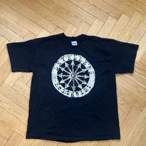 90 tals levellers zeitgeist band t shirt - Storlek L toppskick från 90 talet, singlestitch - made in US