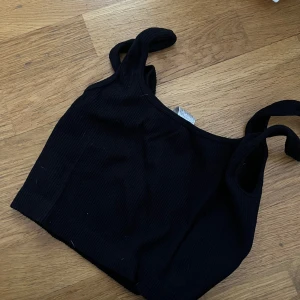 ZARA linne  - Kort linne ifrån zara som är oanvänd! Säljes pågrund av att den endast tar plats 