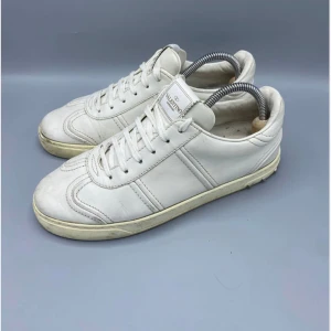 Valentino Flycrews storlek 41 - Storlek 41 passar 42