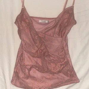 Spetstopp - Så gulligt spetslinne i toppenskick. Går ej att köpa längre💫